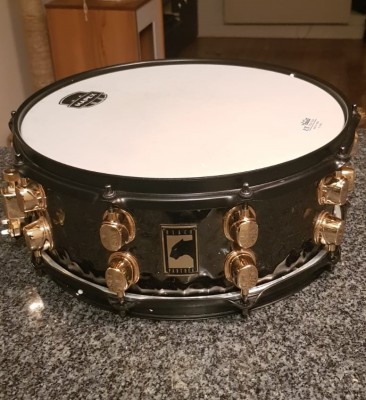 black panther1 hammered brass snare 14x5,5.jpg