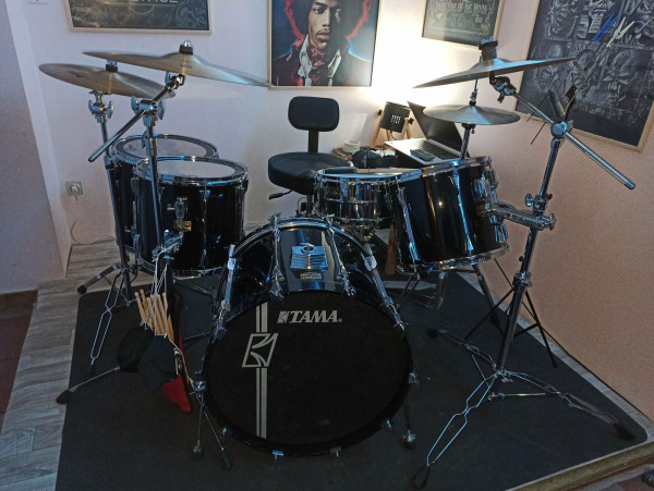 Tama Artstar 2 (22&quot; / 12&quot; / 14&quot; / 16&quot;)<br />Caisse claire Tama Artstar/Granstar (14x6,5)<br />Set Cymbales Zildjian série K