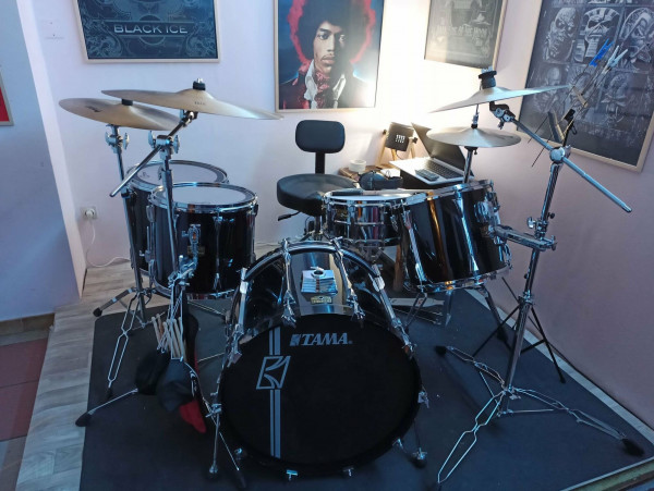 Tama Artstar 2 (22&quot; / 12&quot; / 14&quot; / 16&quot;)<br />Caisse claire Tama Artstar/Granstar (14x6,5)<br />Set Cymbales Zildjian série K