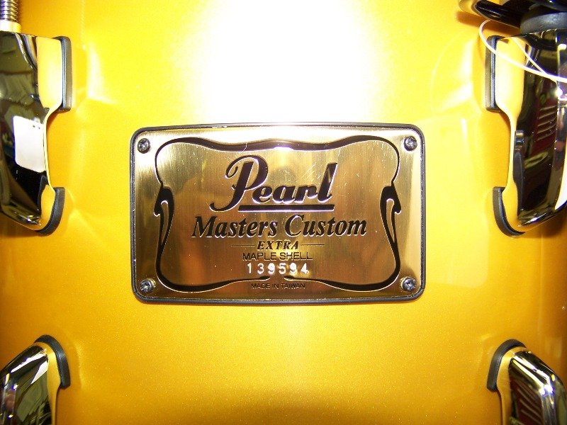 Badge Pearl Masters custom extra.jpg